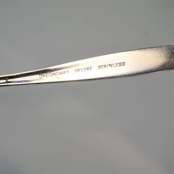 Vintage Oneidacraft Wintersong Pattern Deluxe Stainless Slotted Serving Spoon - Picture 5 of 7